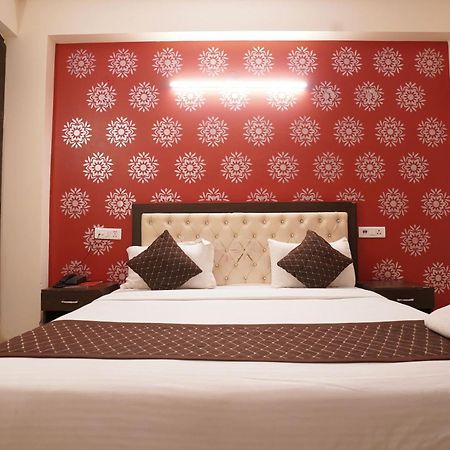 Hotel Tourist Palace Near Delhi Airport ニューデリー エクステリア 写真