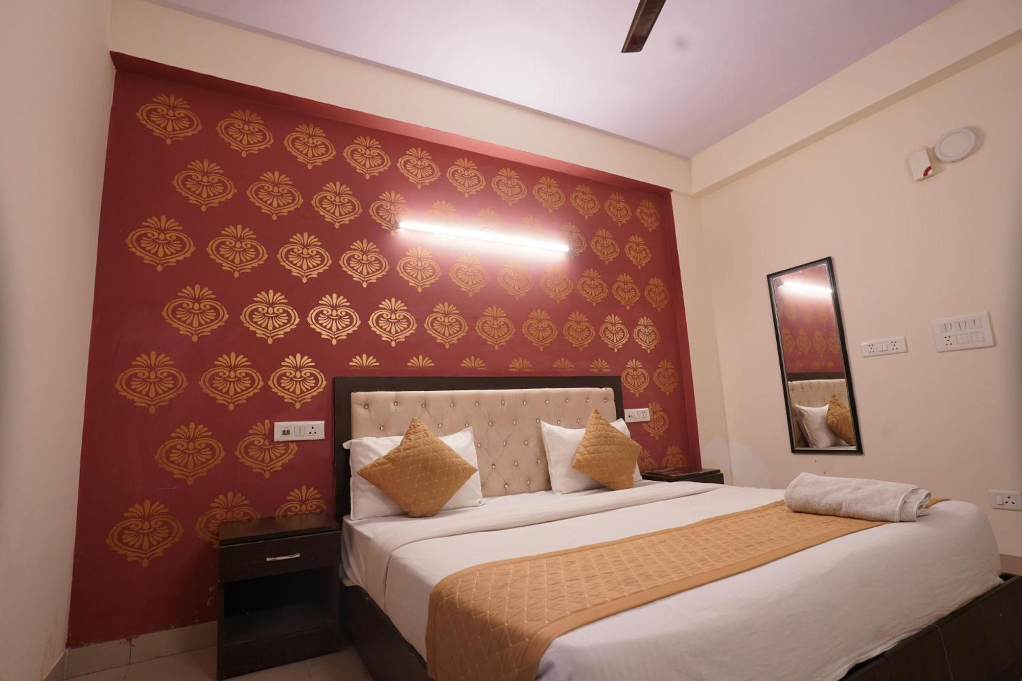Hotel Tourist Palace Near Delhi Airport ニューデリー エクステリア 写真